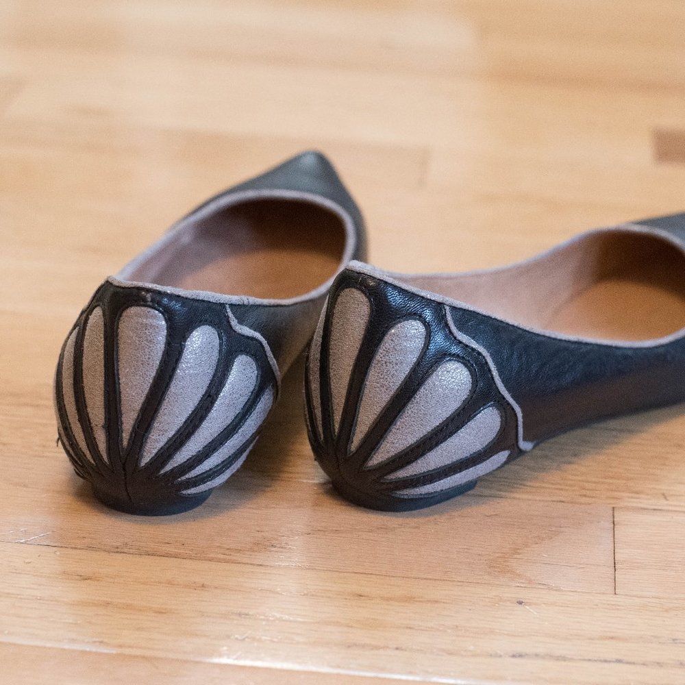 Miz Mooz Size 8 Black Leather & Metallic Silver Jodi Flats